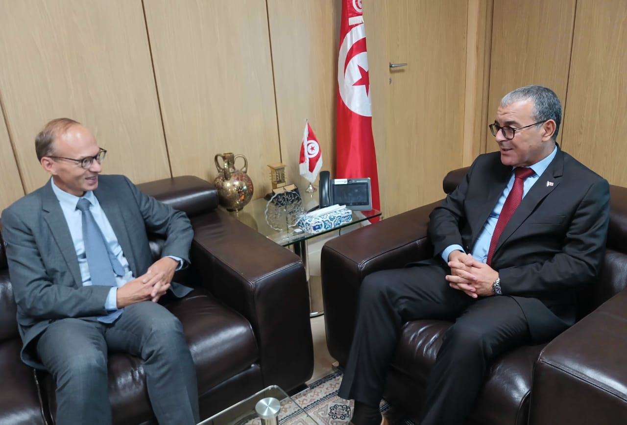 فحوى  لقاء وزير الإقتصاد بمدير مكتب البنك بتونس